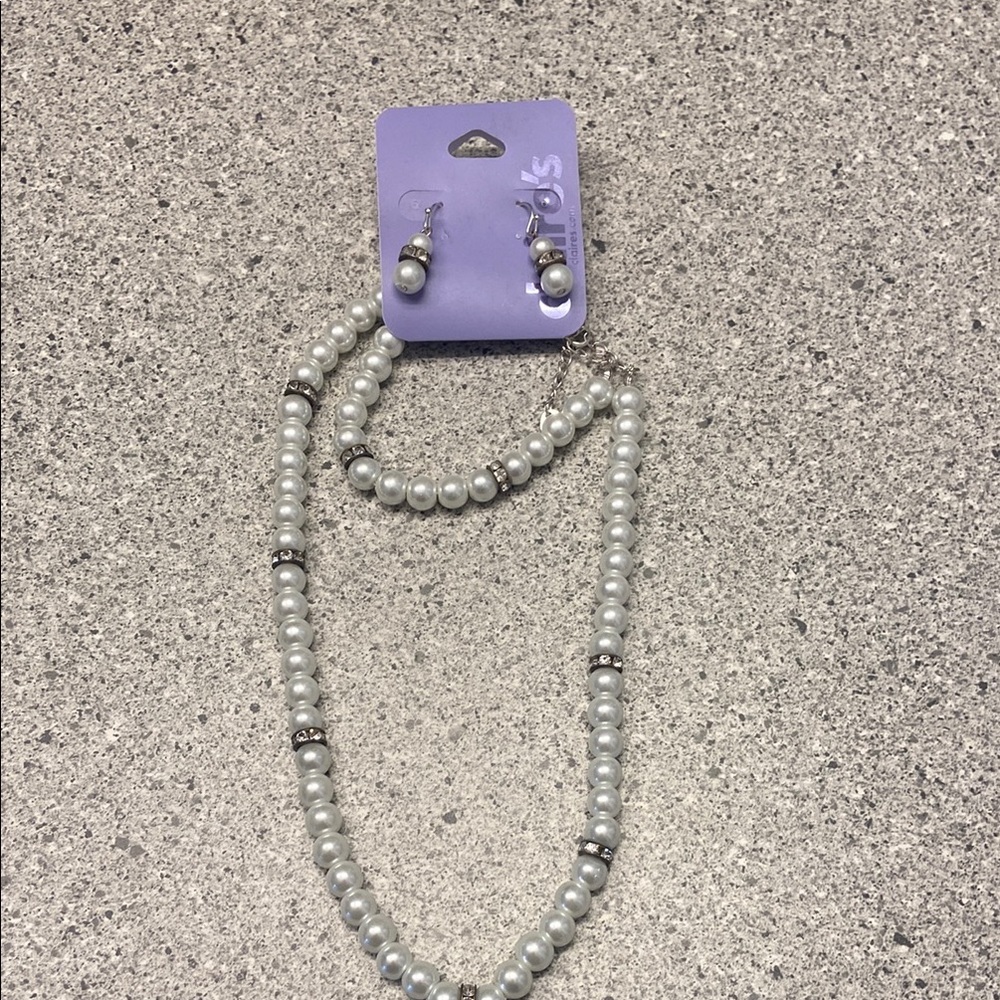 Claire's Elegant Silver White jewelry set